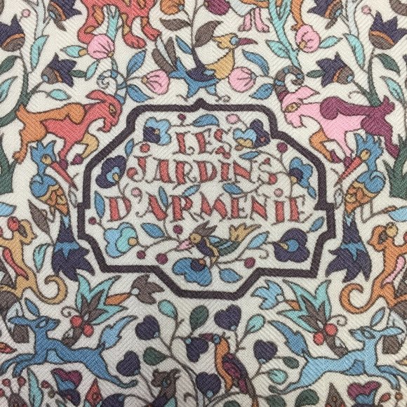 Hermes LES JARDINS D'ARMENIE cashmere /silk stole - Picture 3 of 12